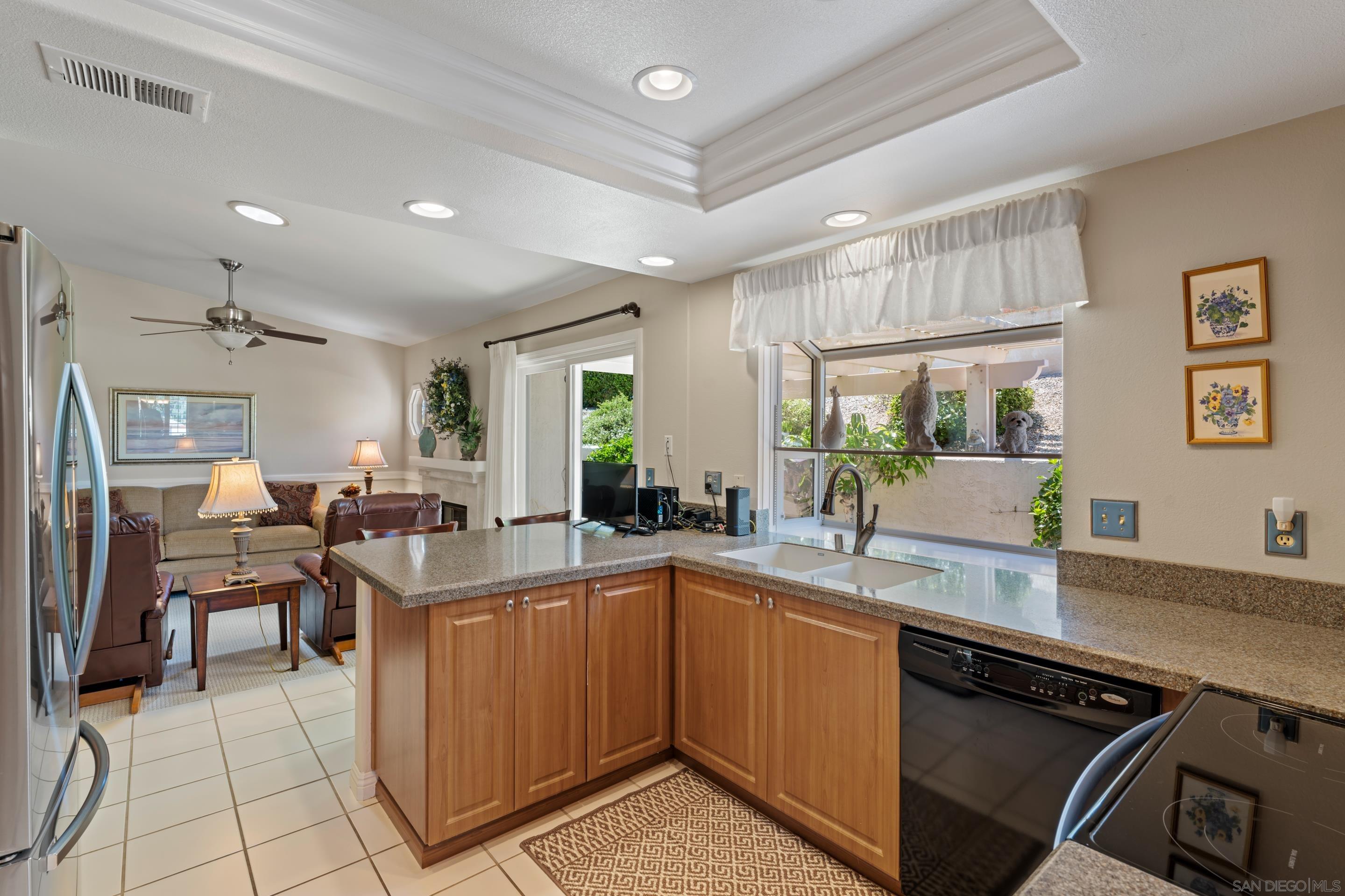 Detail Gallery Image 11 of 36 For 18018  Calle Estepona, San Diego,  CA 92128 - 2 Beds | 2 Baths