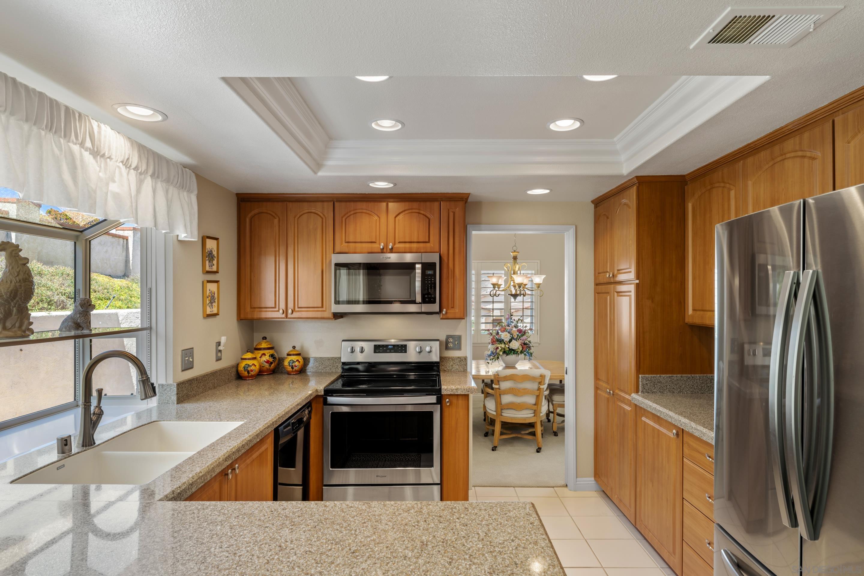 Detail Gallery Image 12 of 36 For 18018  Calle Estepona, San Diego,  CA 92128 - 2 Beds | 2 Baths