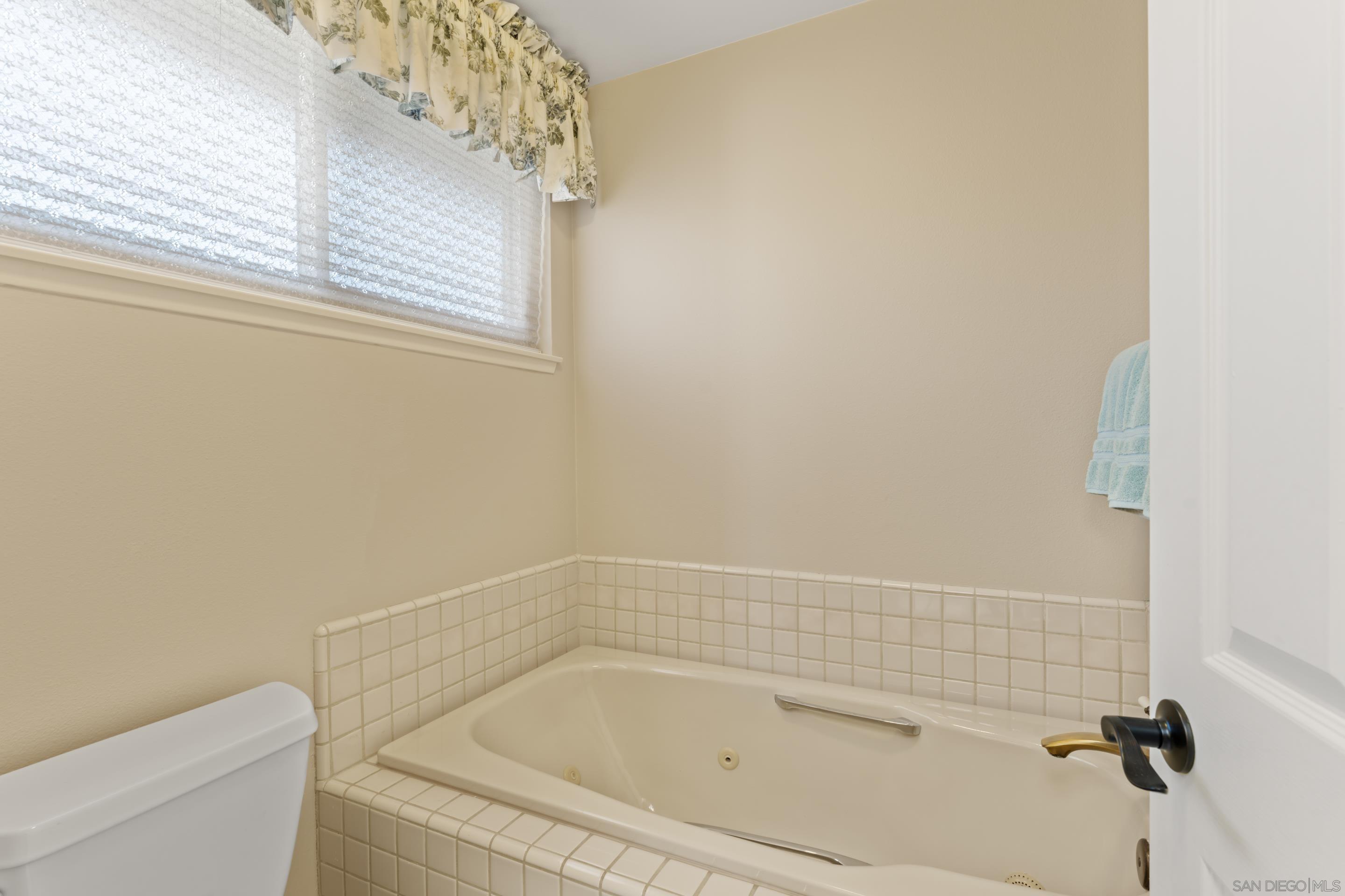 Detail Gallery Image 22 of 36 For 18018  Calle Estepona, San Diego,  CA 92128 - 2 Beds | 2 Baths