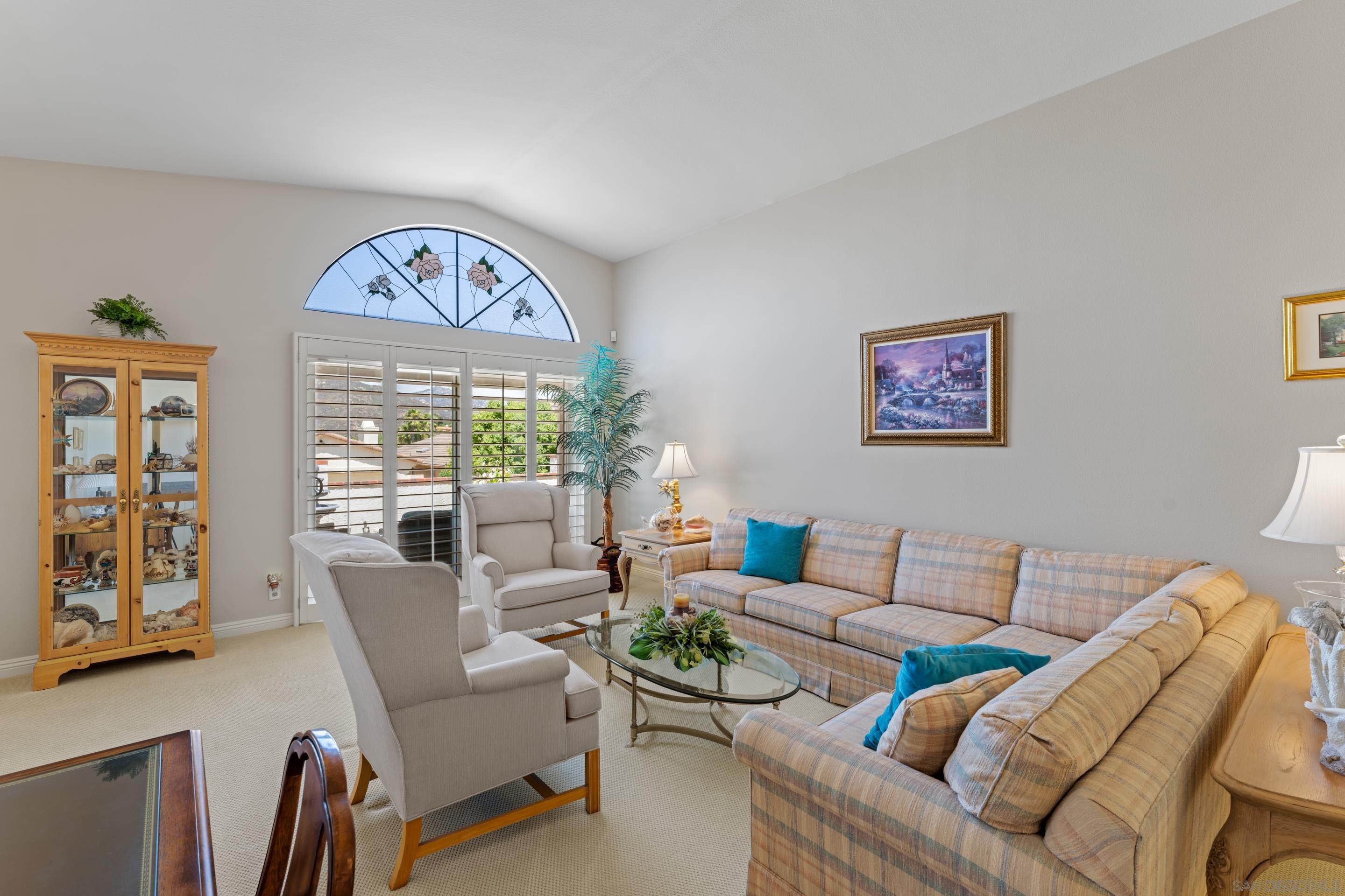 Detail Gallery Image 6 of 36 For 18018  Calle Estepona, San Diego,  CA 92128 - 2 Beds | 2 Baths