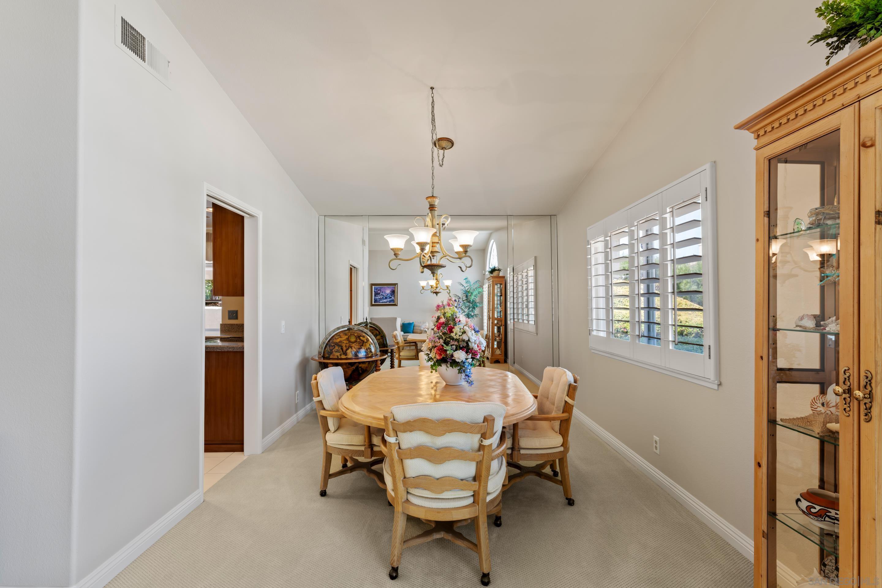 Detail Gallery Image 8 of 36 For 18018  Calle Estepona, San Diego,  CA 92128 - 2 Beds | 2 Baths