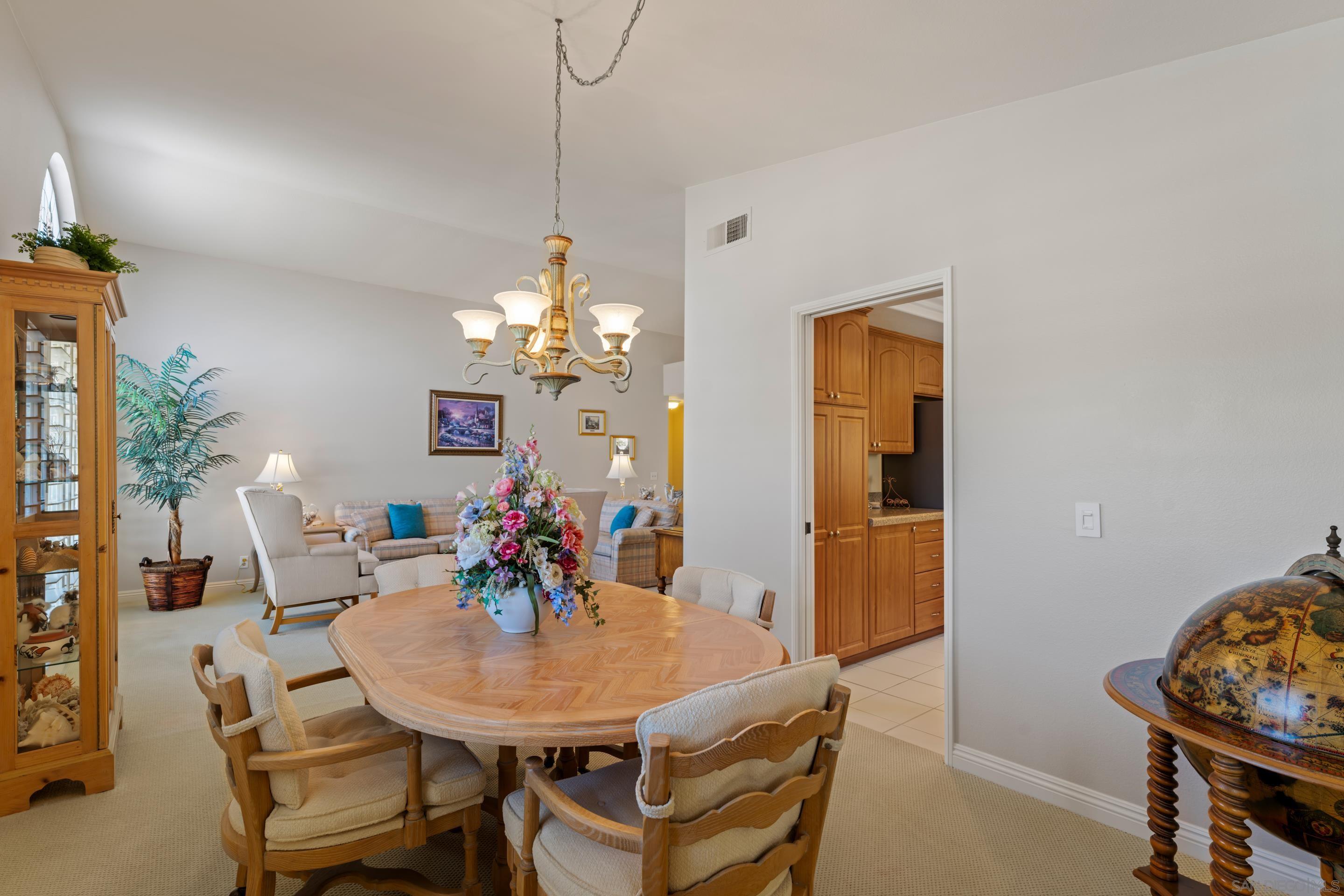 Detail Gallery Image 10 of 36 For 18018  Calle Estepona, San Diego,  CA 92128 - 2 Beds | 2 Baths