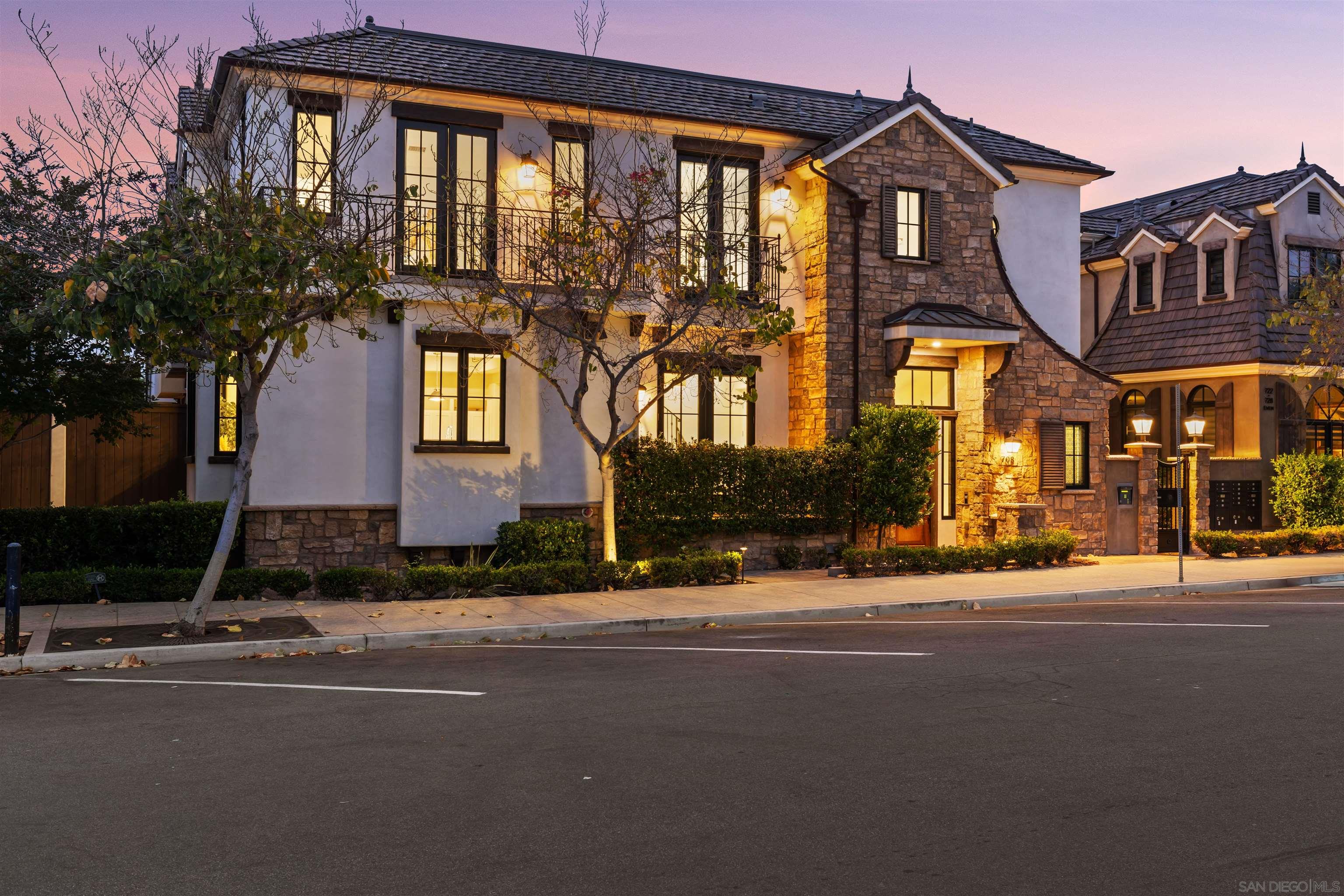 Detail Gallery Image 1 of 44 For 708  Silver Street, La Jolla,  CA 92037 - 4 Beds | 4 Baths