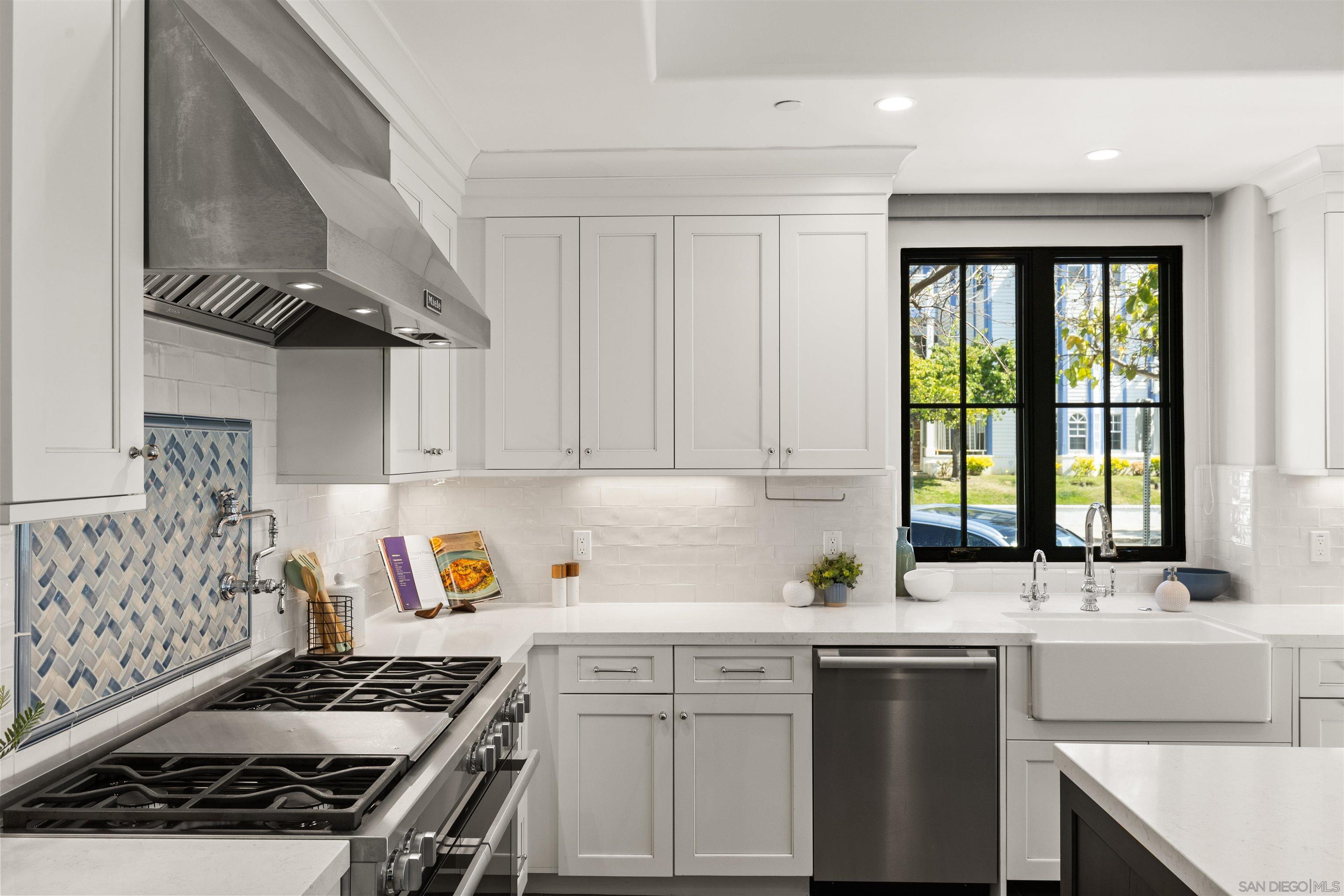 Detail Gallery Image 15 of 44 For 708  Silver Street, La Jolla,  CA 92037 - 4 Beds | 4 Baths