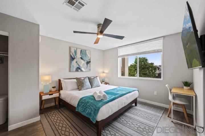 Detail Gallery Image 4 of 20 For 3909  Voltaire St  305, San Diego,  CA 92107 - 2 Beds | 2 Baths