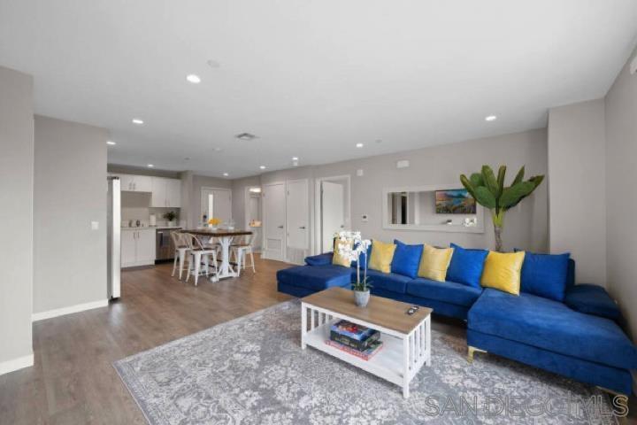 Detail Gallery Image 5 of 20 For 3909  Voltaire St  305, San Diego,  CA 92107 - 2 Beds | 2 Baths