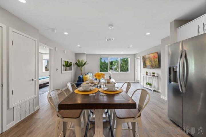 Detail Gallery Image 7 of 20 For 3909  Voltaire St  305, San Diego,  CA 92107 - 2 Beds | 2 Baths