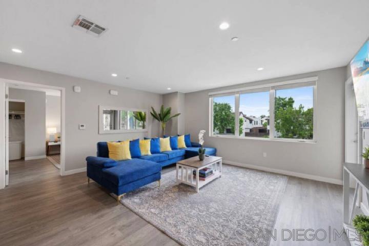 Detail Gallery Image 8 of 20 For 3909  Voltaire St  305, San Diego,  CA 92107 - 2 Beds | 2 Baths