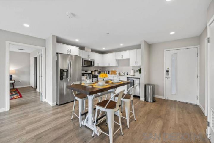 Detail Gallery Image 9 of 20 For 3909  Voltaire St  305, San Diego,  CA 92107 - 2 Beds | 2 Baths