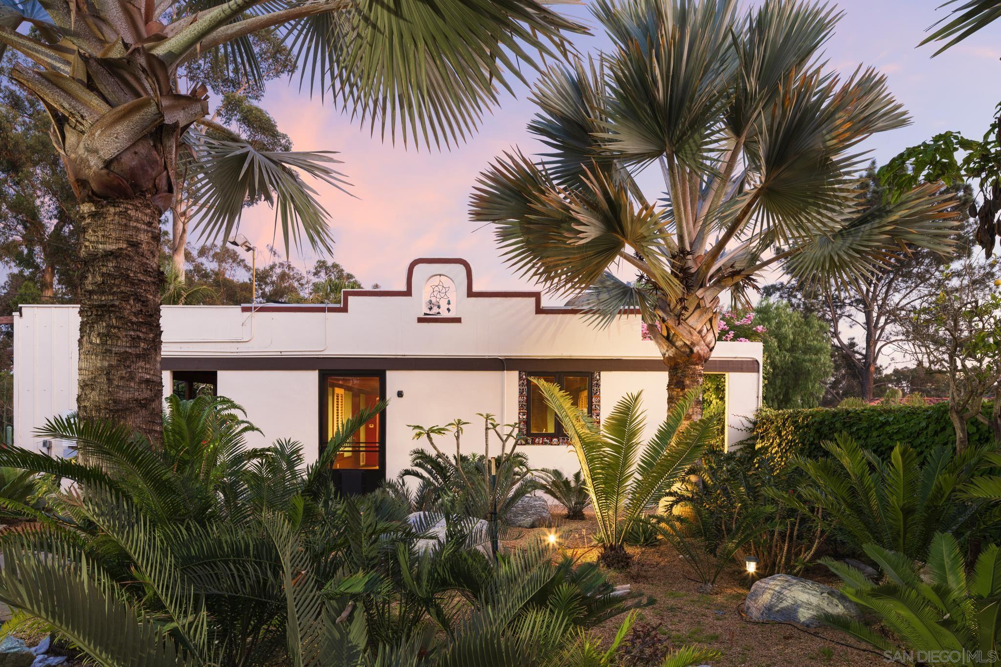 Detail Gallery Image 1 of 26 For 1034  Myrtle Way, San Diego,  CA 92103 - 2 Beds | 2 Baths