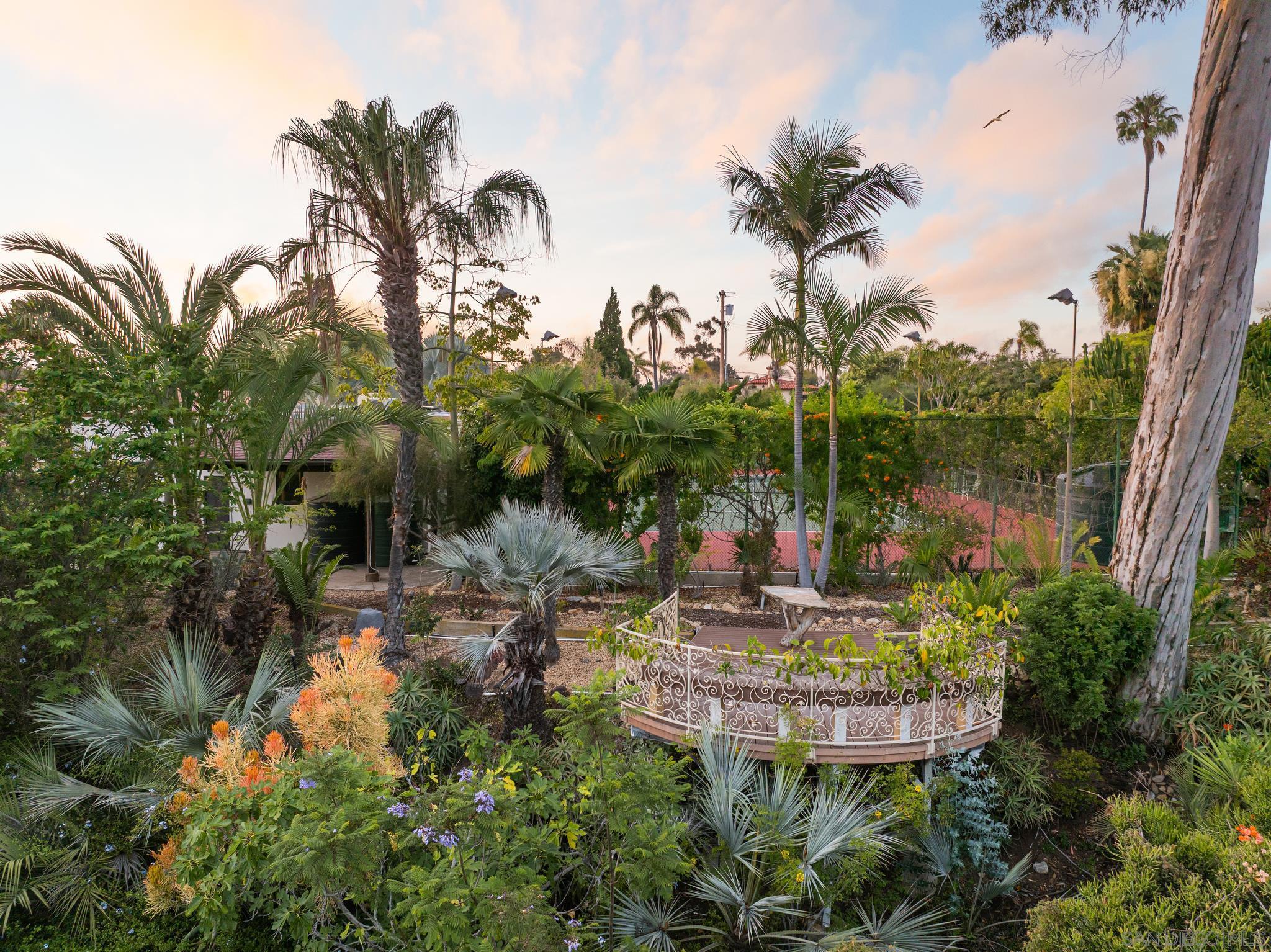 Detail Gallery Image 2 of 26 For 1034  Myrtle Way, San Diego,  CA 92103 - 2 Beds | 2 Baths