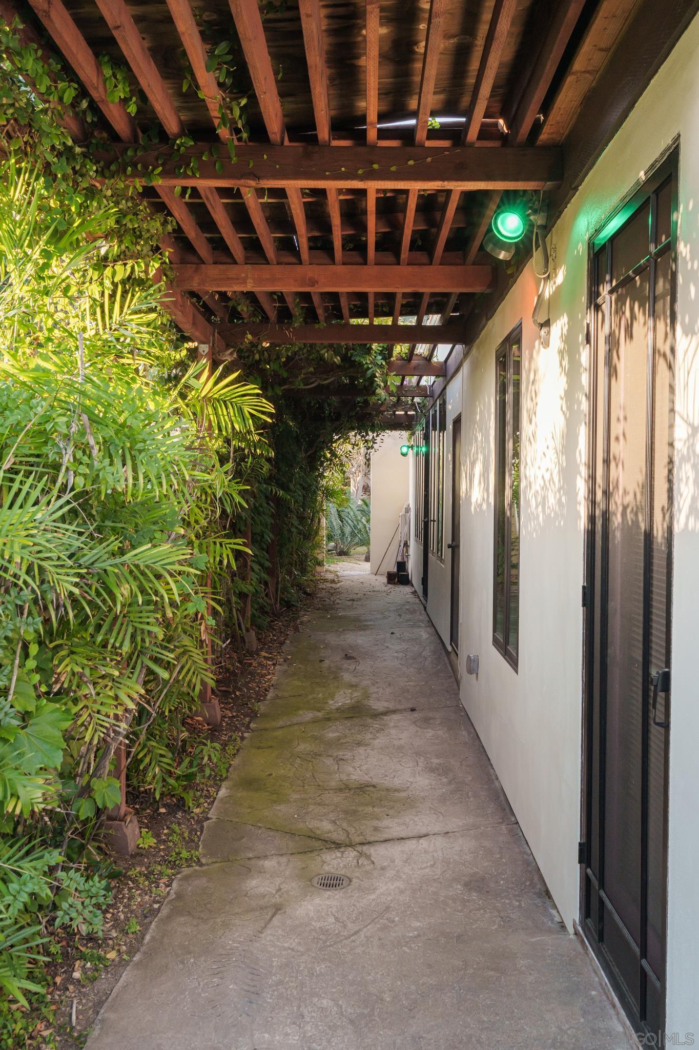 Detail Gallery Image 15 of 26 For 1034  Myrtle Way, San Diego,  CA 92103 - 2 Beds | 2 Baths