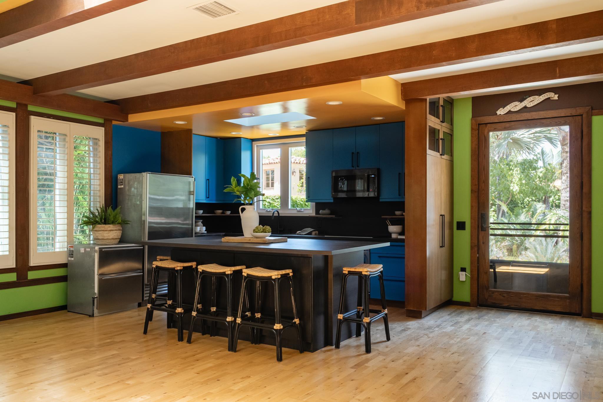 Detail Gallery Image 4 of 26 For 1034  Myrtle Way, San Diego,  CA 92103 - 2 Beds | 2 Baths