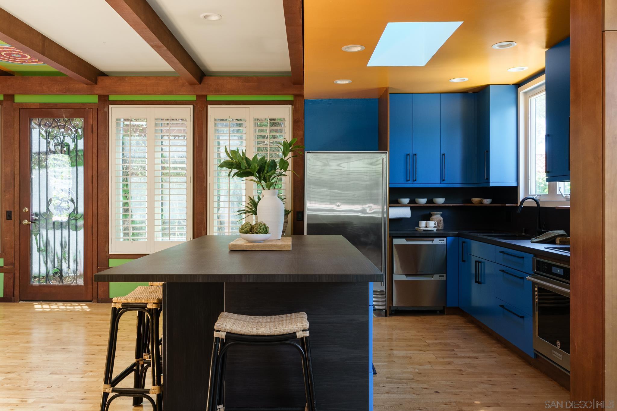 Detail Gallery Image 5 of 26 For 1034  Myrtle Way, San Diego,  CA 92103 - 2 Beds | 2 Baths