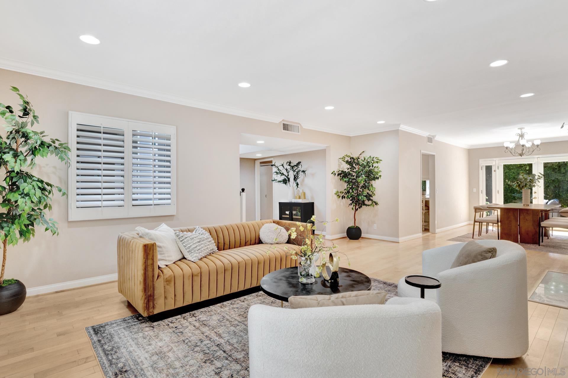 Front Image Thumbnail for SD250033072