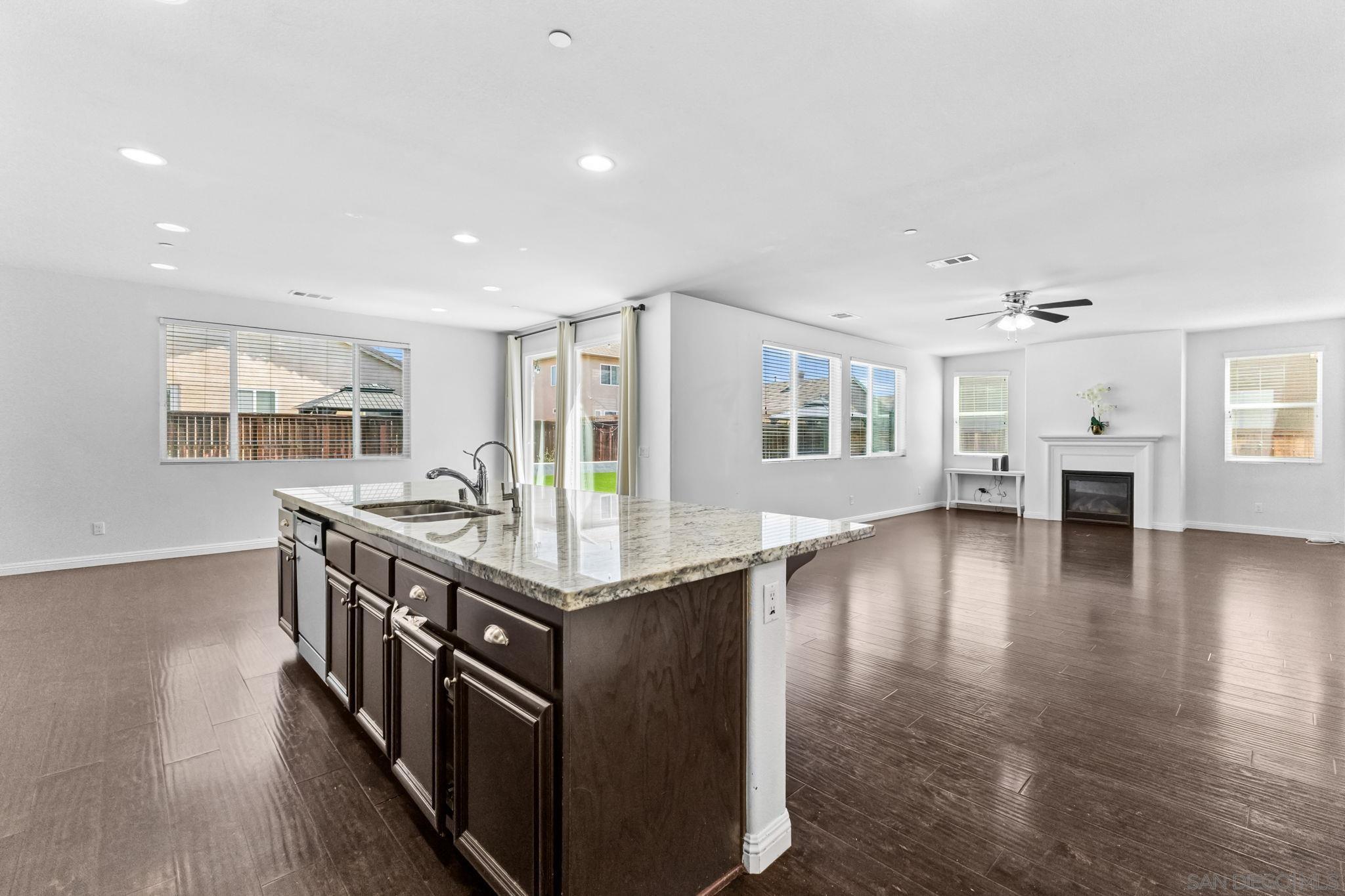 Front Image Thumbnail for SD250033136