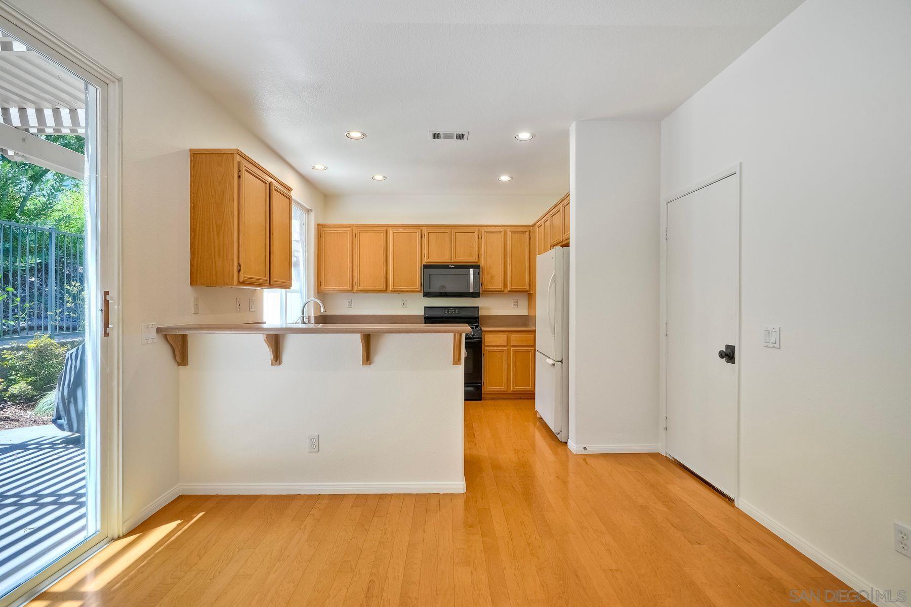 Detail Gallery Image 11 of 45 For 2991  West Canyon Avenue, San Diego,  CA 92123 - 3 Beds | 2/1 Baths