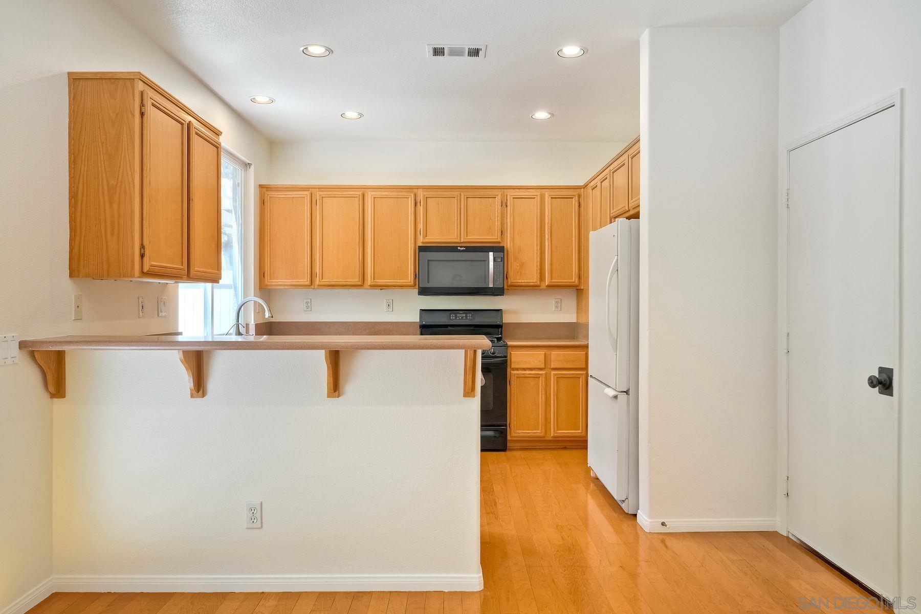 Detail Gallery Image 12 of 45 For 2991  West Canyon Avenue, San Diego,  CA 92123 - 3 Beds | 2/1 Baths