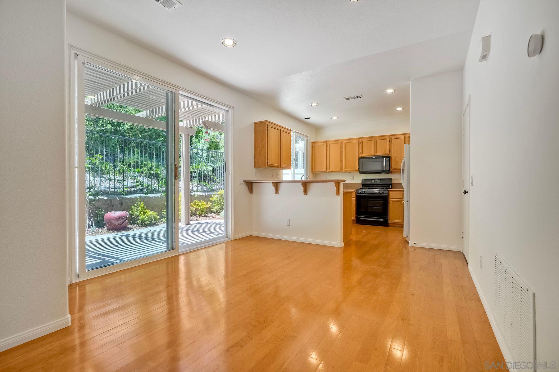 Detail Gallery Image 9 of 45 For 2991  West Canyon Avenue, San Diego,  CA 92123 - 3 Beds | 2/1 Baths