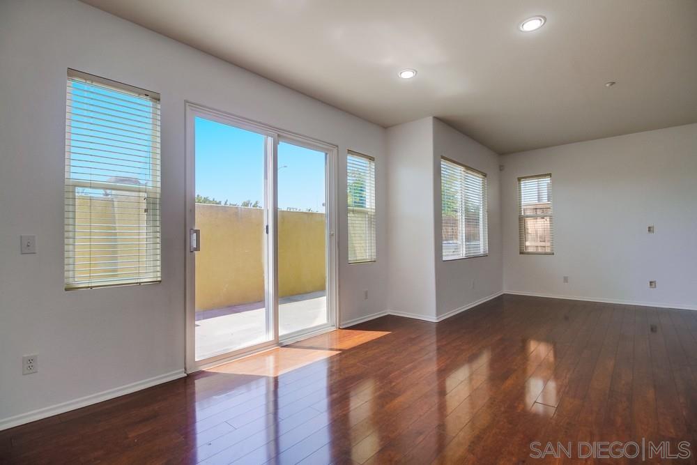 Front Image Thumbnail for SD250033214