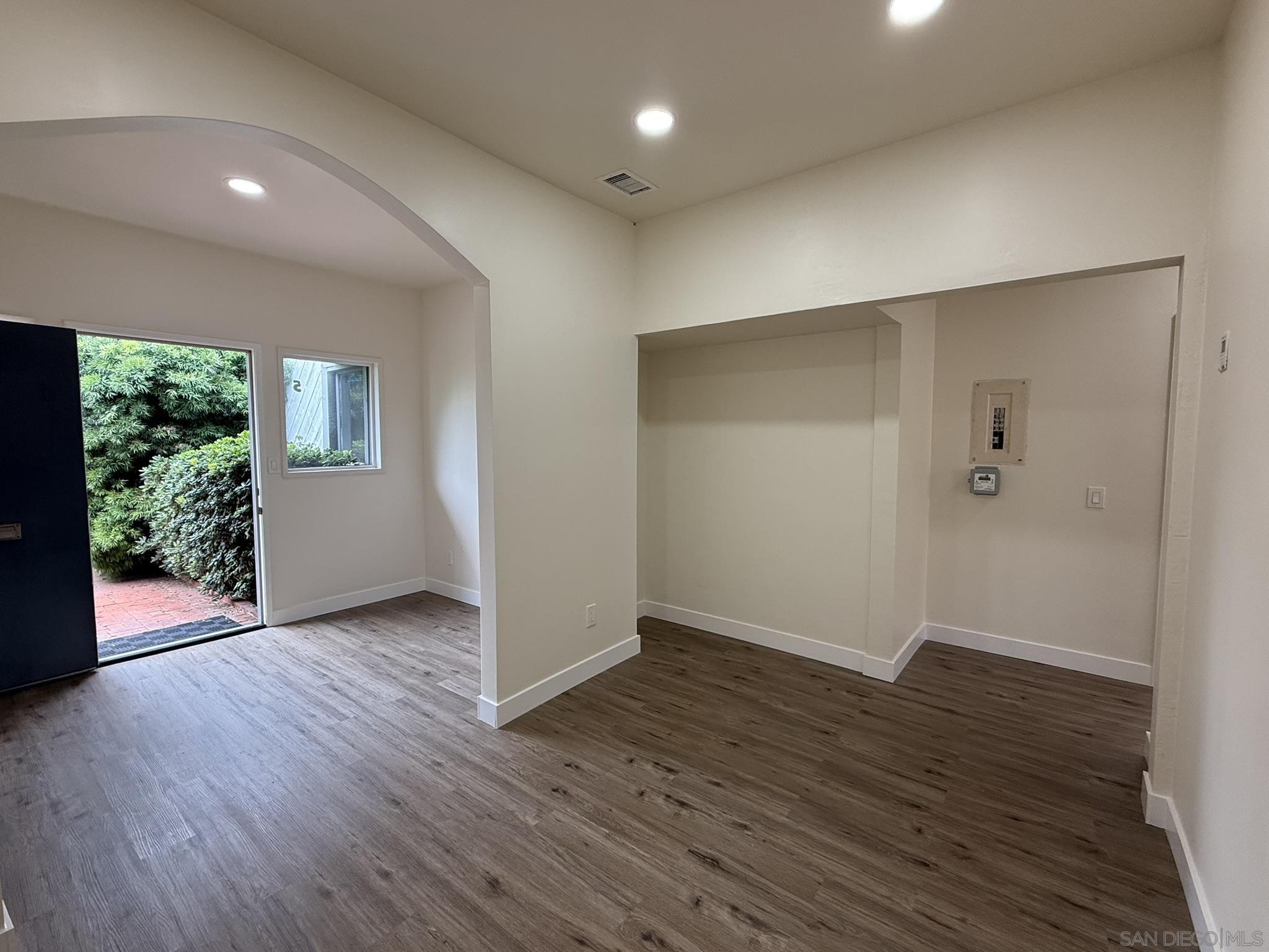 Detail Gallery Image 9 of 21 For 6527  La Jolla Blvd, La Jolla,  CA 92037 - – Beds | – Baths