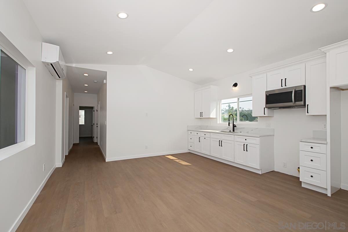 Detail Gallery Image 12 of 21 For 4625  Adair St, San Diego,  CA 92107 - 7 Beds | 5/1 Baths