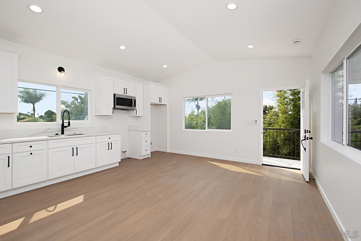 Detail Gallery Image 13 of 21 For 4625  Adair St, San Diego,  CA 92107 - 7 Beds | 5/1 Baths