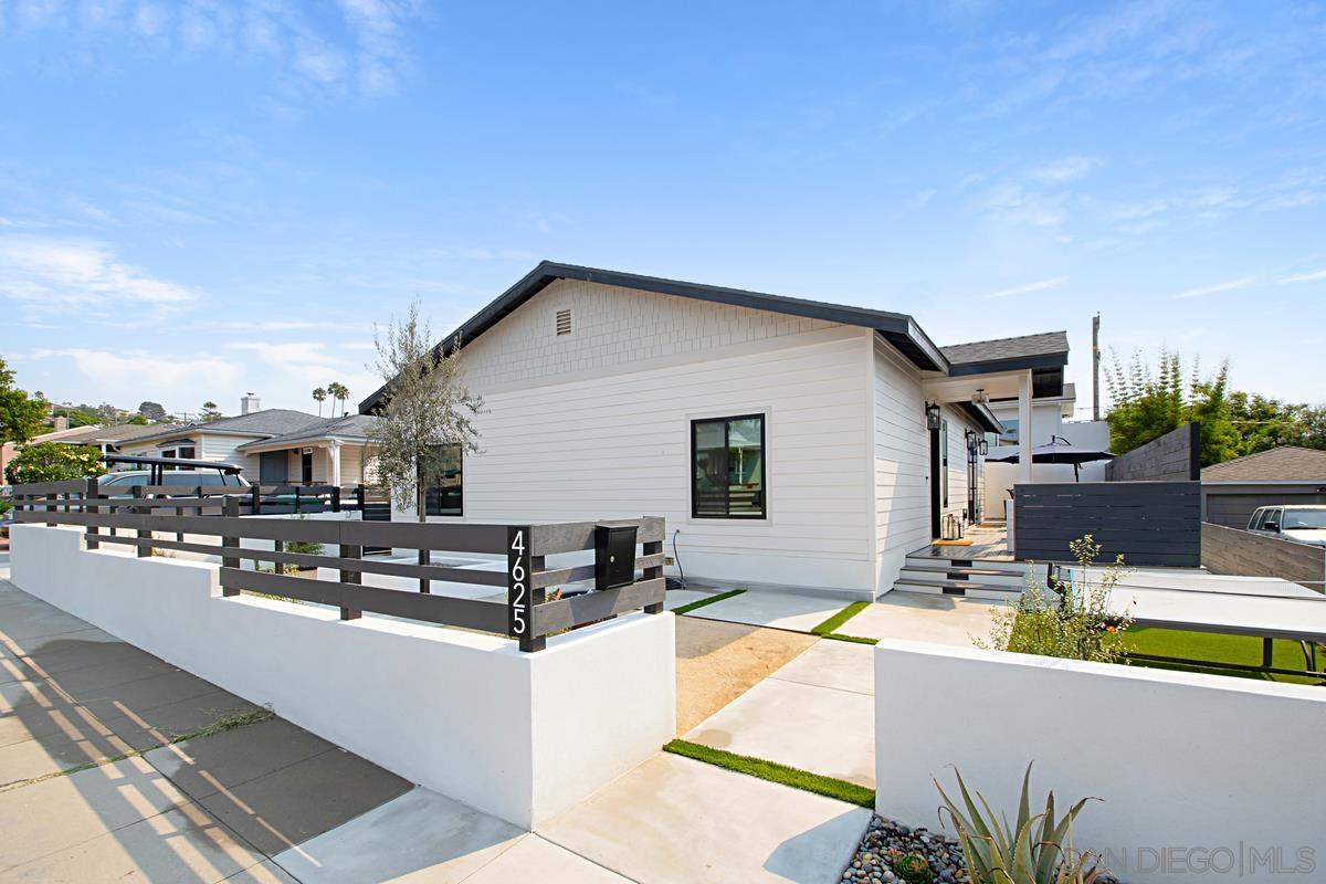 Detail Gallery Image 4 of 21 For 4625  Adair St, San Diego,  CA 92107 - 7 Beds | 5/1 Baths