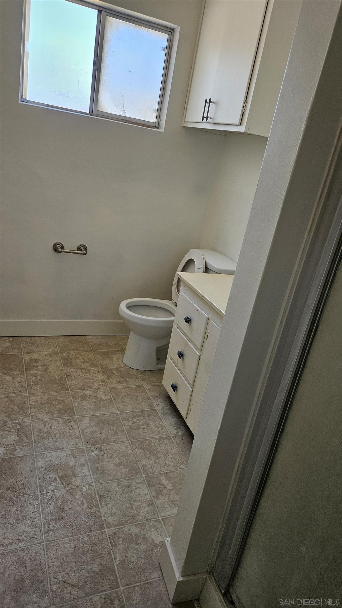 Detail Gallery Image 10 of 12 For 1576  Acheson Street, San Diego,  CA 92111 - 7 Beds | 4 Baths