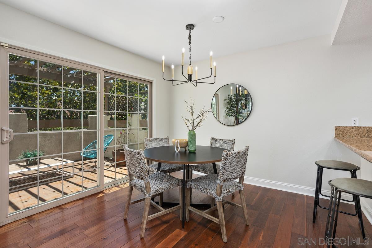 Detail Gallery Image 11 of 36 For 11872  Bernardo Terrace  #UNIT E,  San Diego,  CA 92128 - 3 Beds | 2 Baths