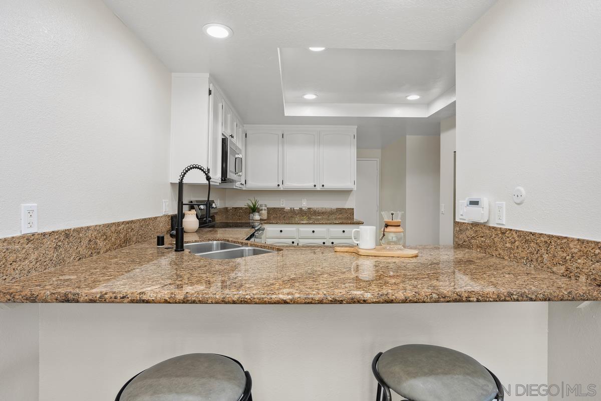 Detail Gallery Image 12 of 36 For 11872  Bernardo Terrace  #UNIT E,  San Diego,  CA 92128 - 3 Beds | 2 Baths