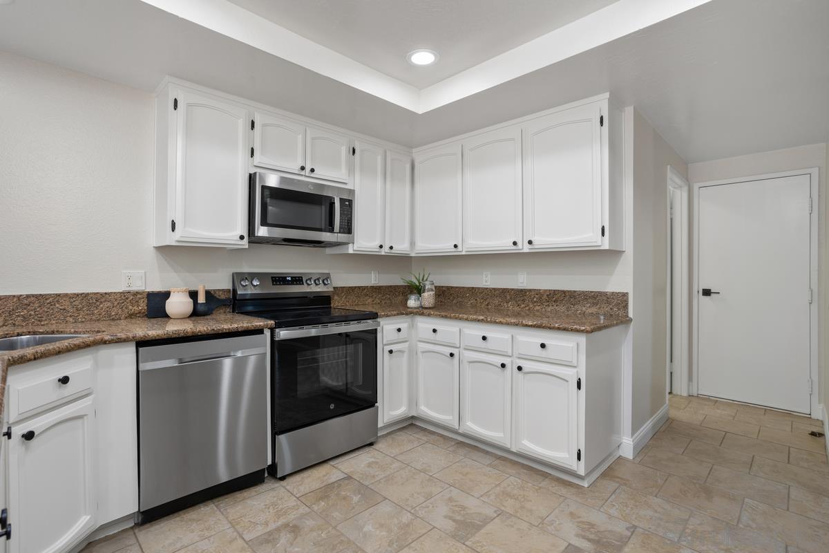 Detail Gallery Image 15 of 36 For 11872  Bernardo Terrace  #UNIT E,  San Diego,  CA 92128 - 3 Beds | 2 Baths