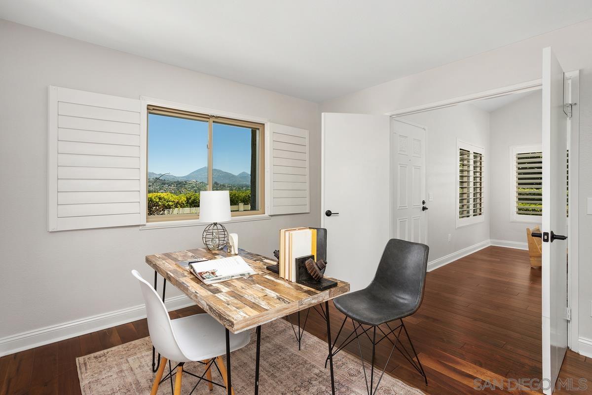 Detail Gallery Image 17 of 36 For 11872  Bernardo Terrace  #UNIT E,  San Diego,  CA 92128 - 3 Beds | 2 Baths