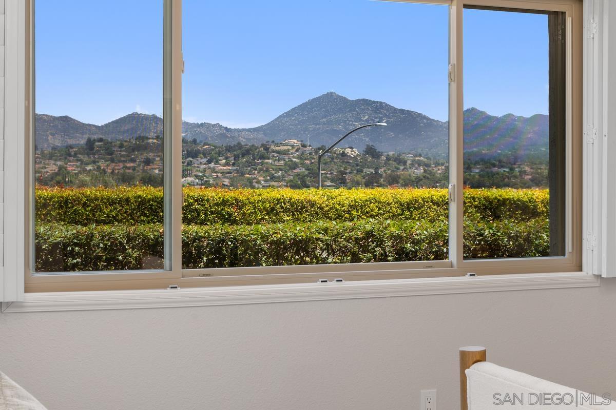 Detail Gallery Image 24 of 36 For 11872  Bernardo Terrace  #UNIT E,  San Diego,  CA 92128 - 3 Beds | 2 Baths