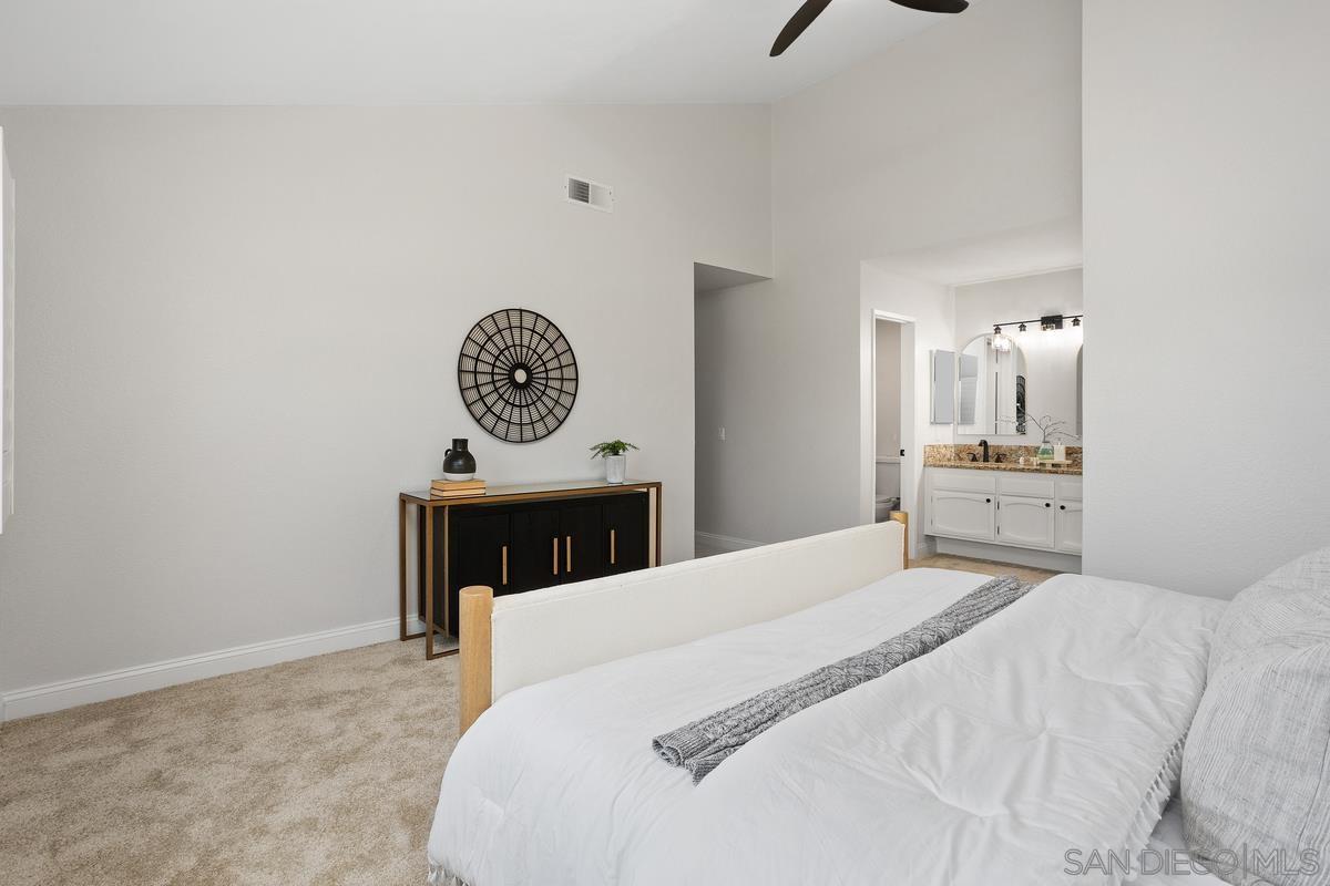 Detail Gallery Image 25 of 36 For 11872  Bernardo Terrace  #UNIT E,  San Diego,  CA 92128 - 3 Beds | 2 Baths