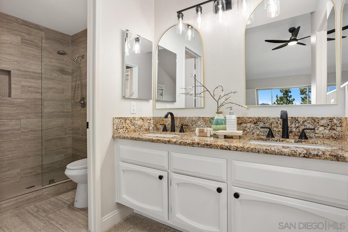 Detail Gallery Image 27 of 36 For 11872  Bernardo Terrace  #UNIT E,  San Diego,  CA 92128 - 3 Beds | 2 Baths