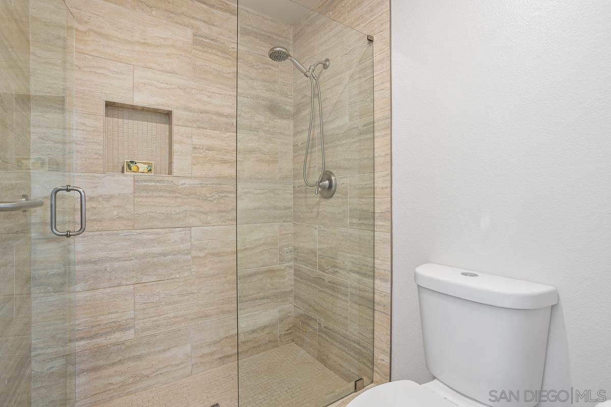 Detail Gallery Image 28 of 36 For 11872  Bernardo Terrace  #UNIT E,  San Diego,  CA 92128 - 3 Beds | 2 Baths