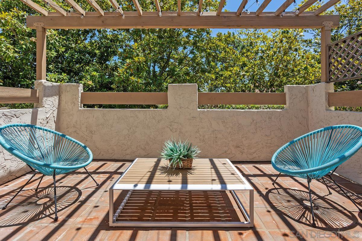 Detail Gallery Image 30 of 36 For 11872  Bernardo Terrace  #UNIT E,  San Diego,  CA 92128 - 3 Beds | 2 Baths