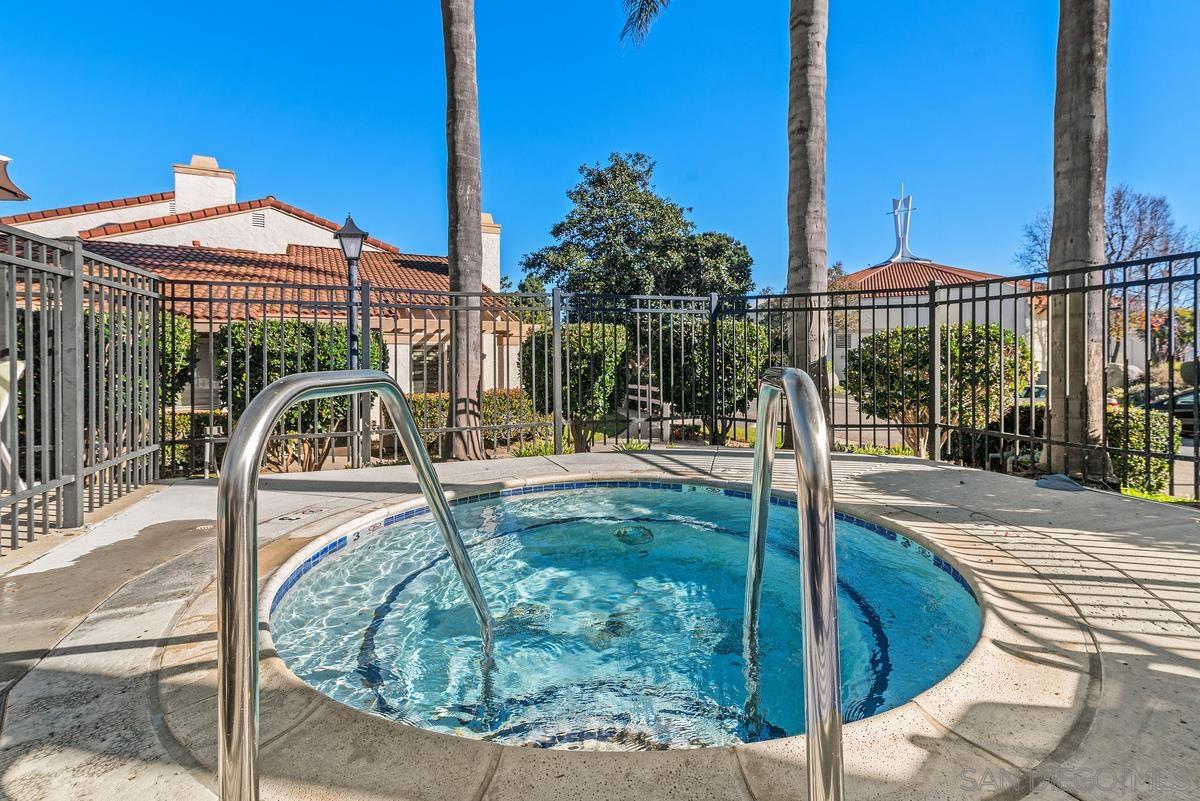 Detail Gallery Image 35 of 36 For 11872  Bernardo Terrace  #UNIT E,  San Diego,  CA 92128 - 3 Beds | 2 Baths