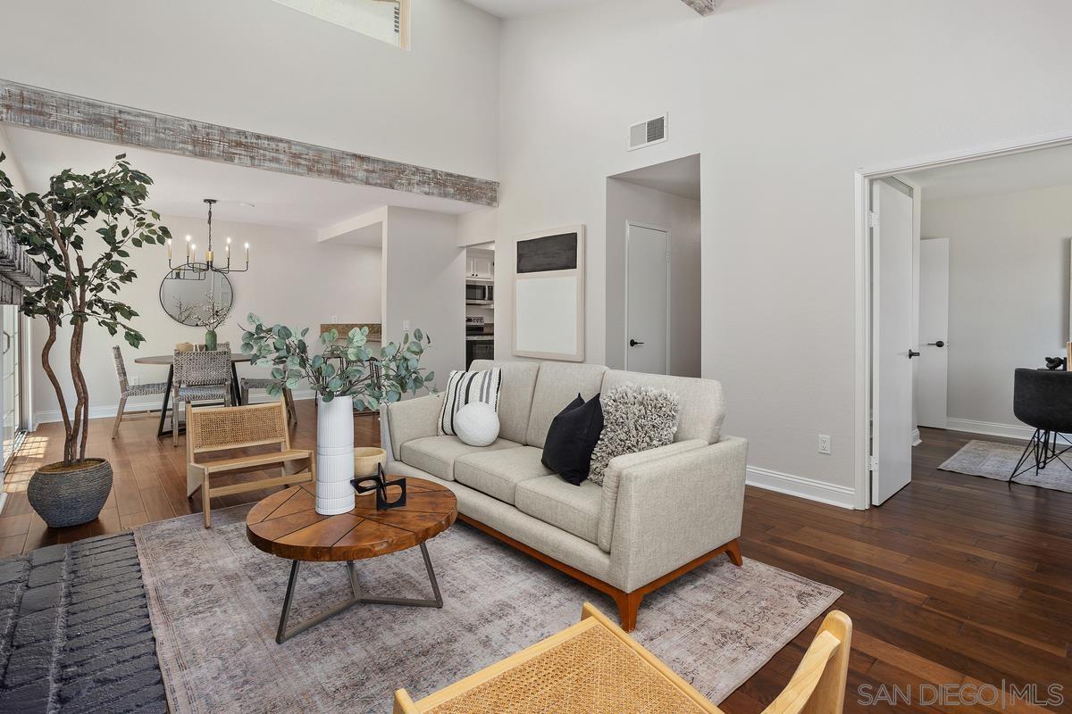 Detail Gallery Image 7 of 36 For 11872  Bernardo Terrace  #UNIT E,  San Diego,  CA 92128 - 3 Beds | 2 Baths