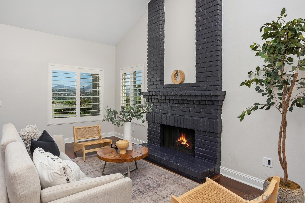 Detail Gallery Image 8 of 36 For 11872  Bernardo Terrace  #UNIT E,  San Diego,  CA 92128 - 3 Beds | 2 Baths