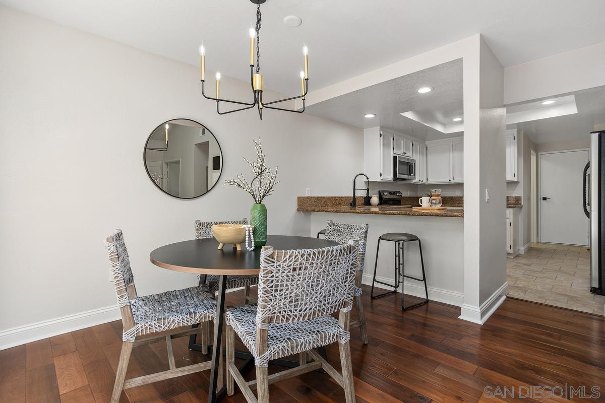 Detail Gallery Image 9 of 36 For 11872  Bernardo Terrace  #UNIT E,  San Diego,  CA 92128 - 3 Beds | 2 Baths