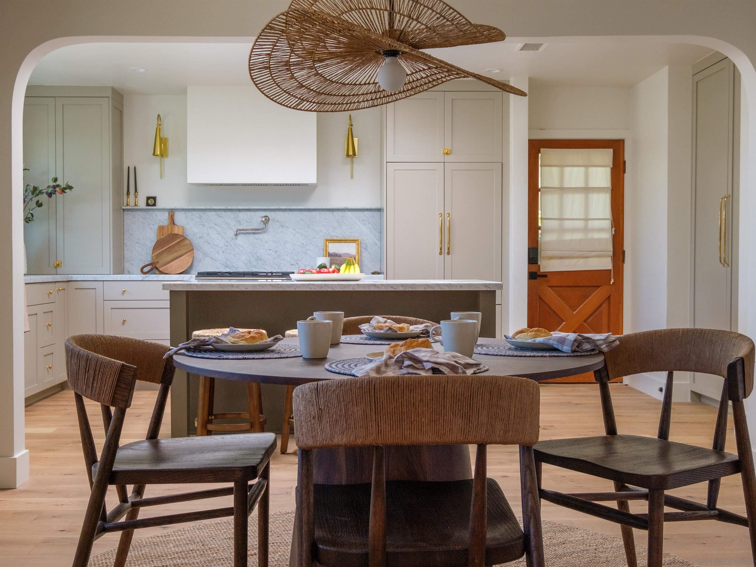 Detail Gallery Image 8 of 33 For 1915  Montgomery Ave, Cardiff By The Sea,  CA 92007 - 4 Beds | 3 Baths