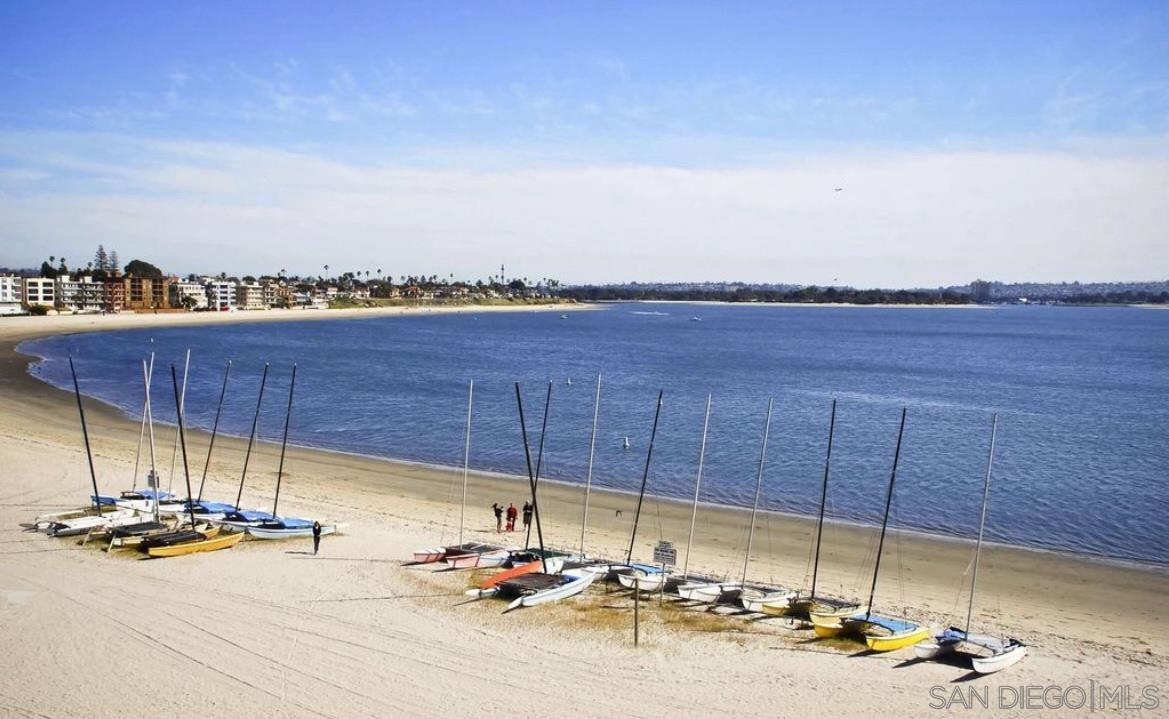 Detail Gallery Image 2 of 53 For 1251  Parker Pl  1b, San Diego,  CA 92109 - 2 Beds | 2 Baths