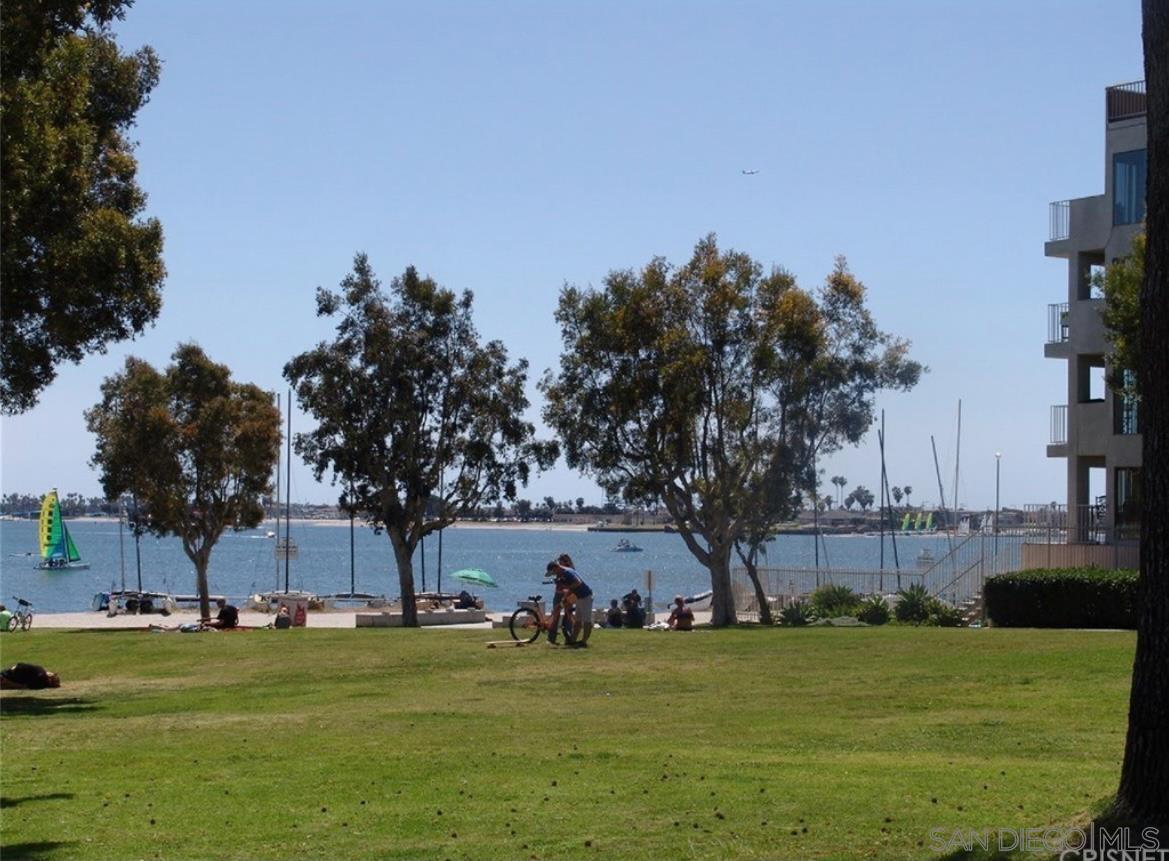 Detail Gallery Image 32 of 53 For 1251  Parker Pl  1b, San Diego,  CA 92109 - 2 Beds | 2 Baths