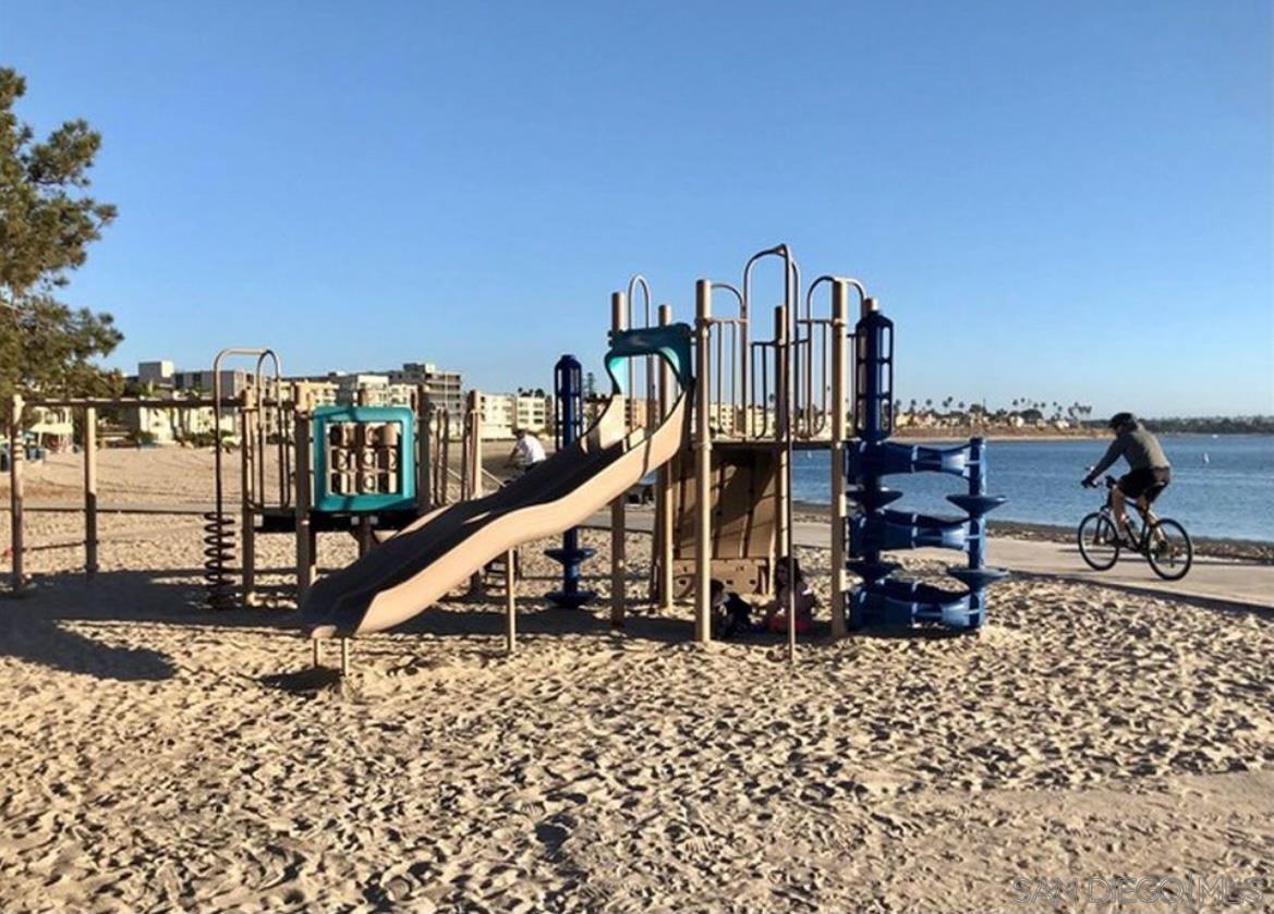 Detail Gallery Image 47 of 53 For 1251  Parker Pl  1b, San Diego,  CA 92109 - 2 Beds | 2 Baths