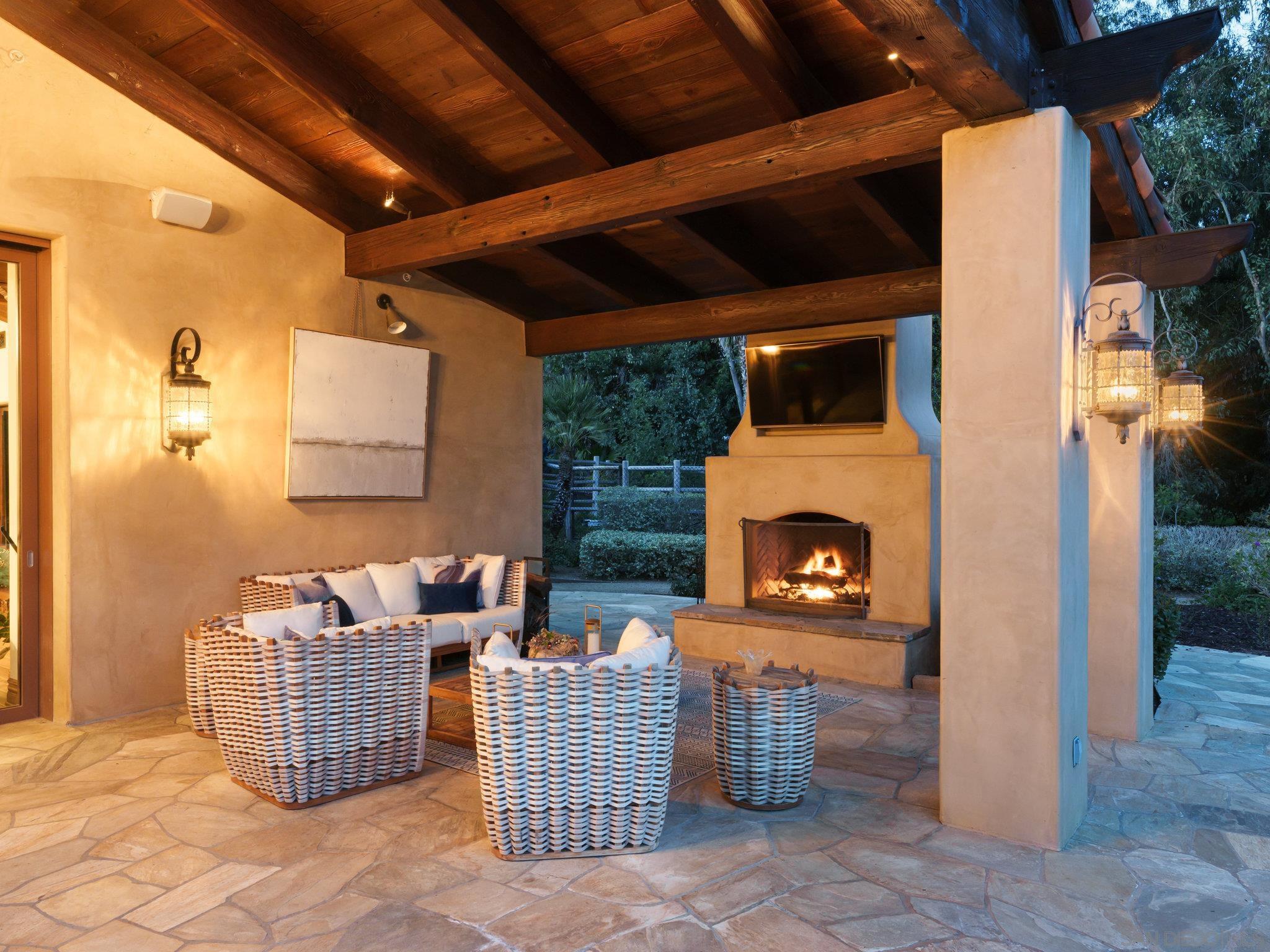 Detail Gallery Image 30 of 41 For 16409  via De Santa Fe, Rancho Santa Fe,  CA 92067 - 10 Beds | 10/3 Baths