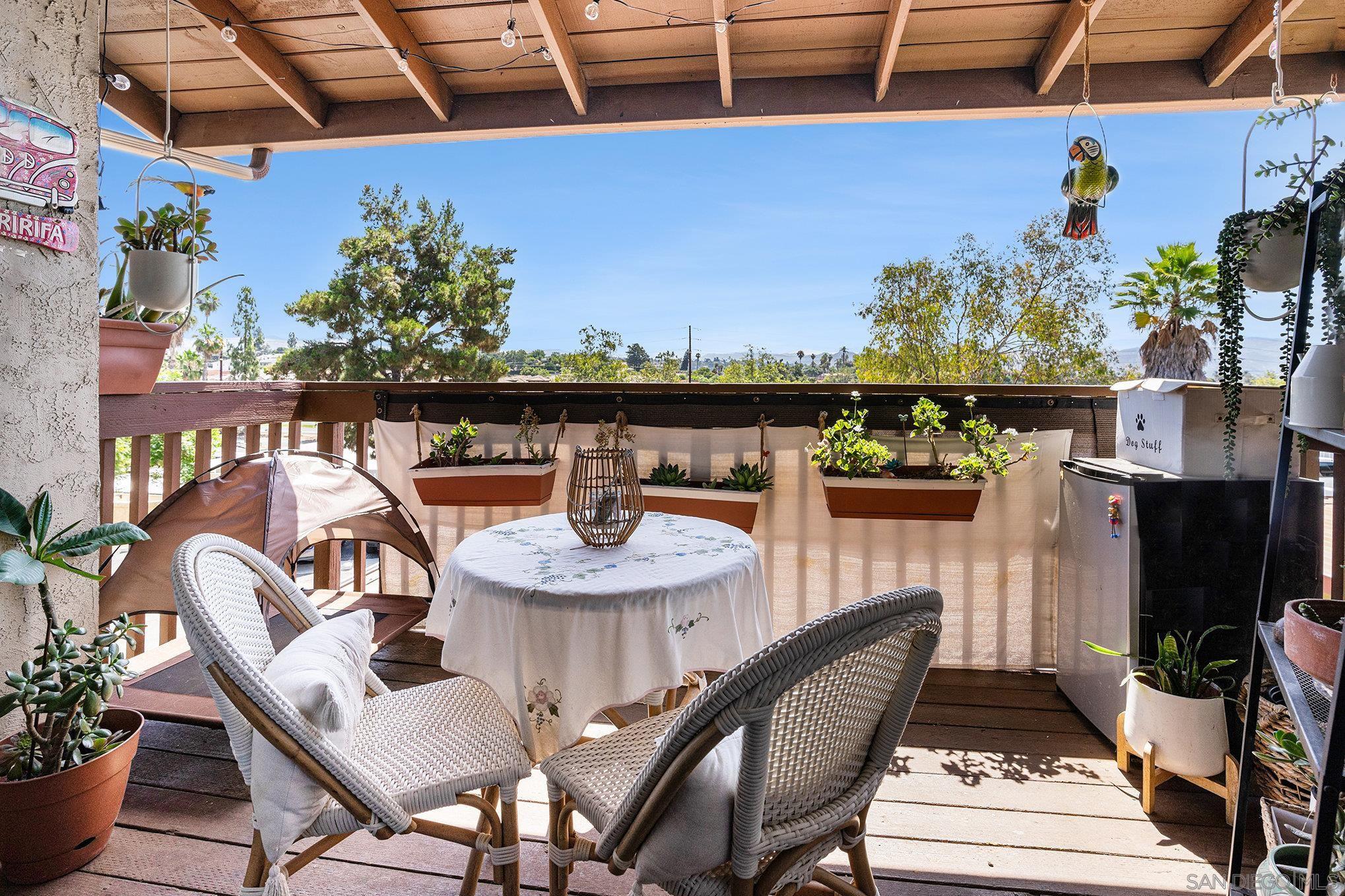 Detail Gallery Image 1 of 18 For 440  Citracado Pkwy  #14,  Escondido,  CA 92025 - 2 Beds | 2 Baths