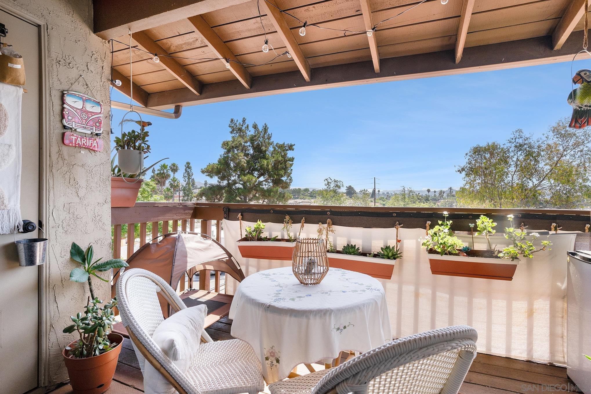 Detail Gallery Image 2 of 18 For 440  Citracado Pkwy  #14,  Escondido,  CA 92025 - 2 Beds | 2 Baths