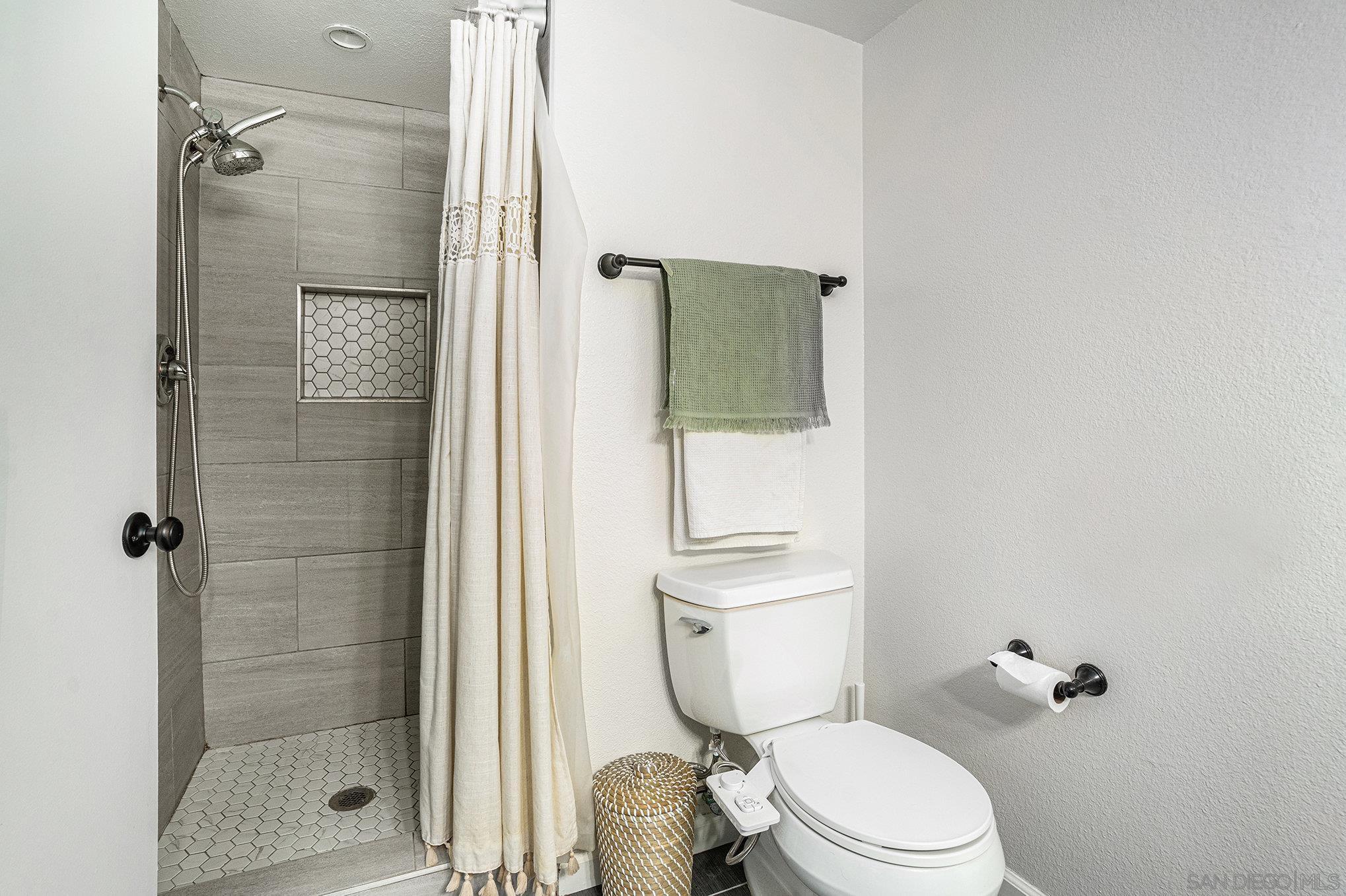 Detail Gallery Image 13 of 18 For 440  Citracado Pkwy  #14,  Escondido,  CA 92025 - 2 Beds | 2 Baths